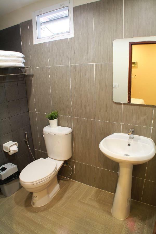 S'Prima Hostel ピサヌローク エクステリア 写真