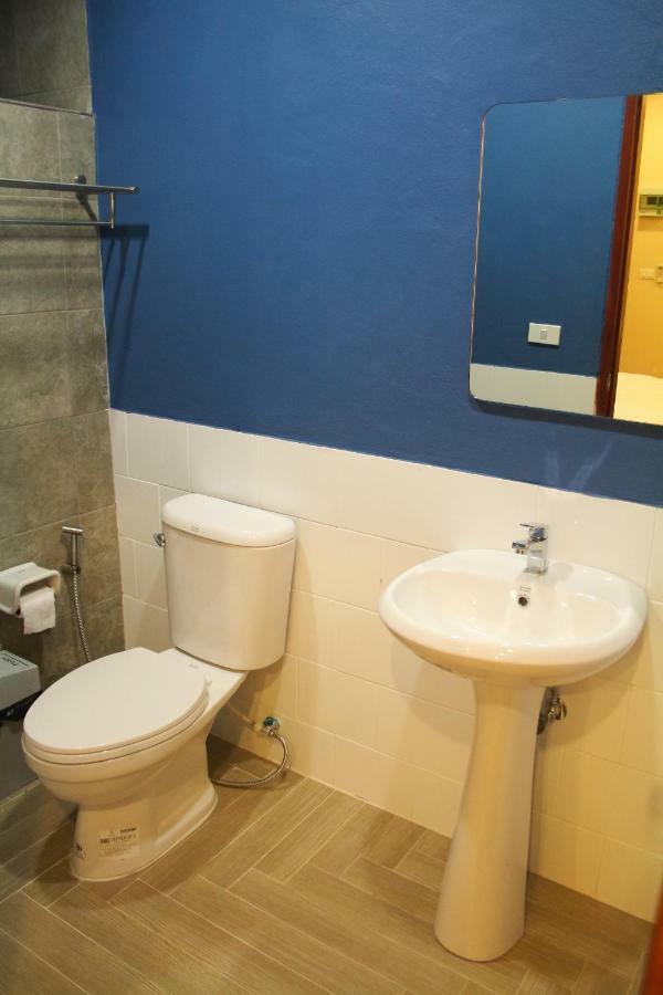 S'Prima Hostel ピサヌローク エクステリア 写真